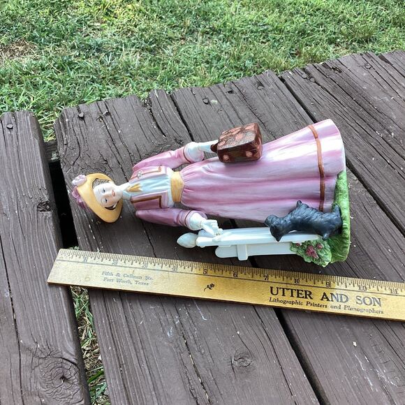 Vintage 1983 President Club ALBEE AWARD Victorian Lady Figurine with Dog Statue - Picture 6 of 6